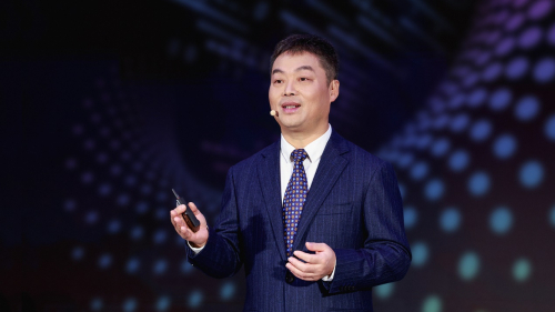 　　华为云CEO张平安发表主题演讲