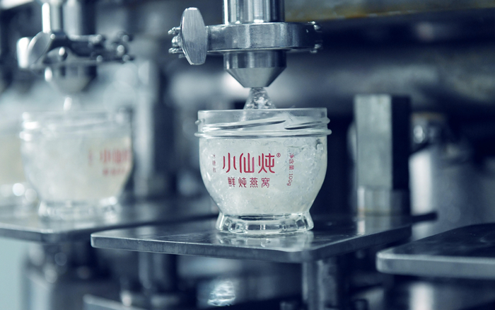 小仙炖灌装生产线。  企业供图