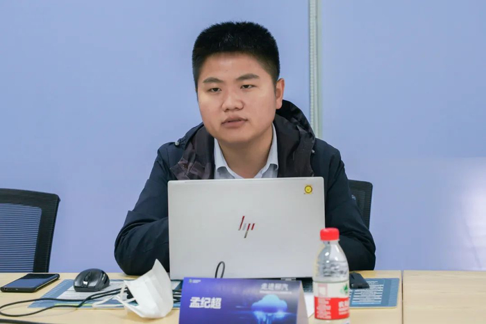 　　深信服桌面云产品解决方案专家孟纪超做技术汇报