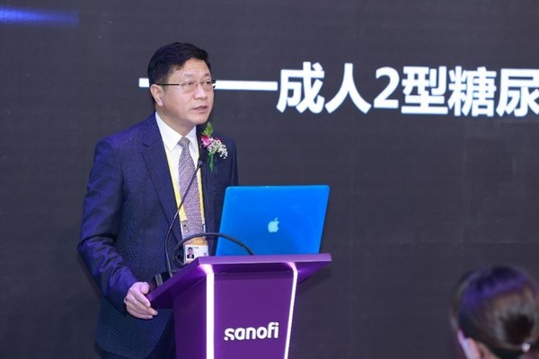 　　彭永德教授现场分享创新药品助力中国血糖管理进入“优质达标”新时代