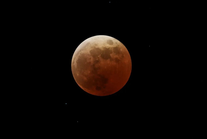 　11月8日拍摄的月掩天王星之前画面（左下角蓝色星球为天王星）。董书畅 摄