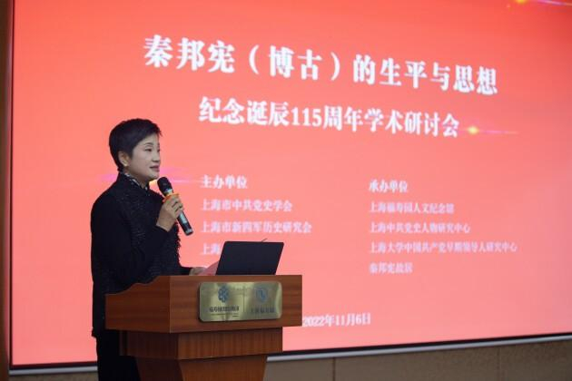 　　上海福寿园人文馆馆长伊华主持开幕式