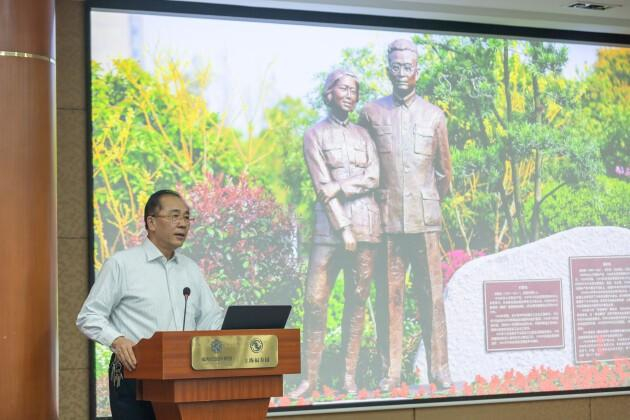 　　上海市中共党史学会会长忻平总结