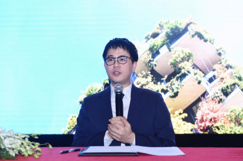 　　鱼跃医疗董事长 吴群先生