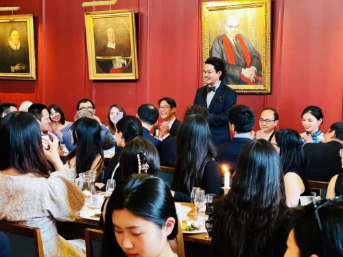 　　图 4主办方与嘉宾互动