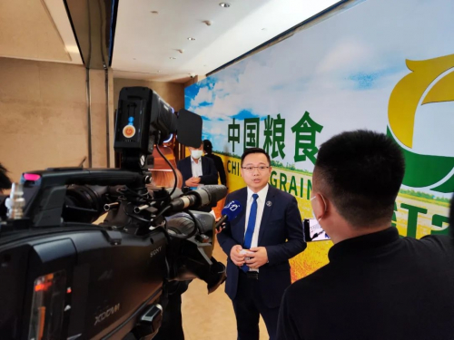 　　刘一辰接受媒体采访