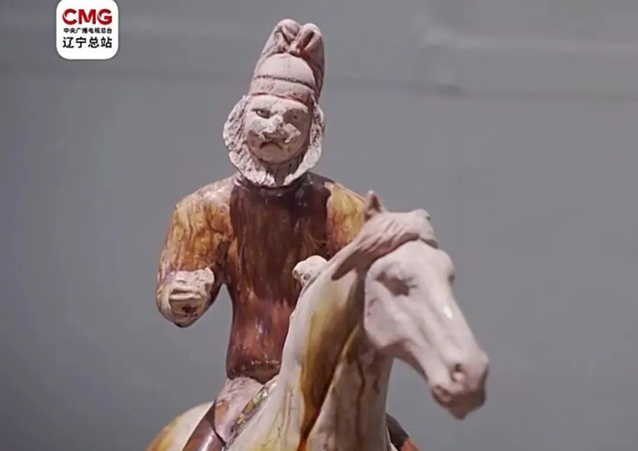 ▲这位胡人老兄，好像不太高兴。（图片来源：央视视频截图）