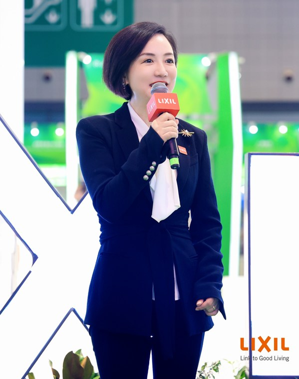 　　骊住水科技集团大中华区领导陶江女士于展台揭幕仪式致辞