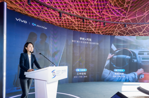 　　vivoIoT产品总监于雯展示智能车载创新解决方案