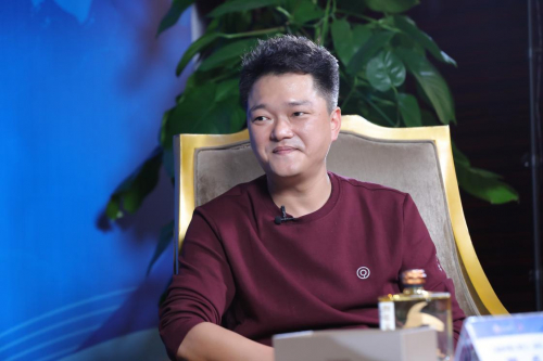 　　图 酣客君丰CEO杨帆 接受采访