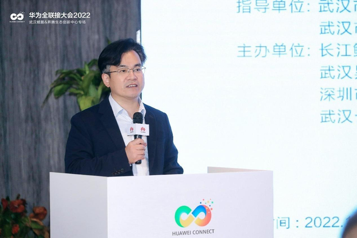 　　武汉科技大学副校长吕勇发表讲话