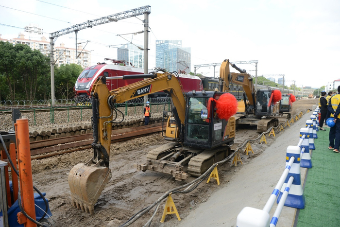 铁路大平台开工现场