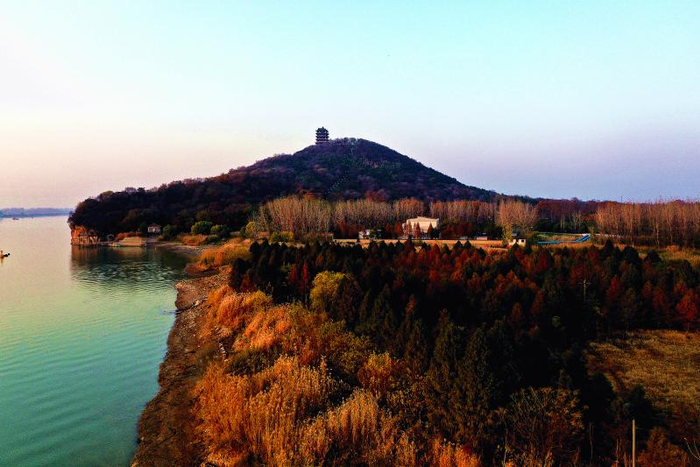 马鞍山市采石矶风景区的翠螺山夕照景色。 通讯员 陈亚东 摄