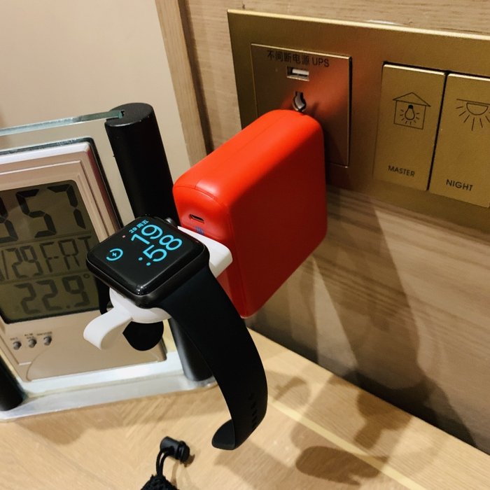 拍完这张图的下一秒 它就掉了 图源：品玩 LU摄