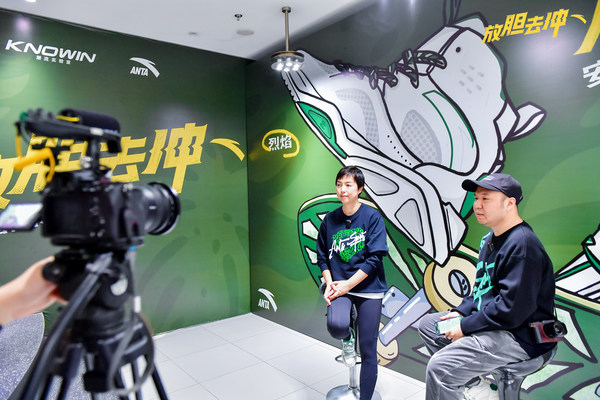 　　安踏品牌副总裁&CMO朱晨晔女士接受SIZE尺码专访