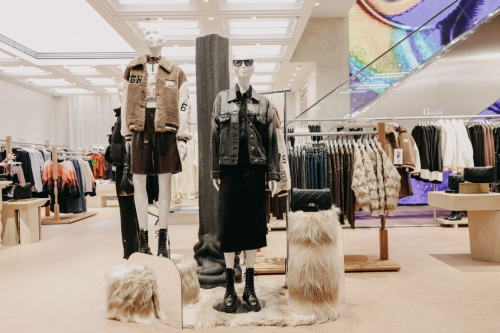 　　UR武汉汉街万达店