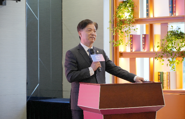 　　中国医师协会美容与整形分会会长江华致辞