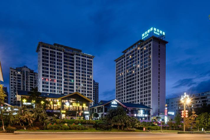 　　城市便捷酒店资阳北站圣高广场店坐拥繁华商圈