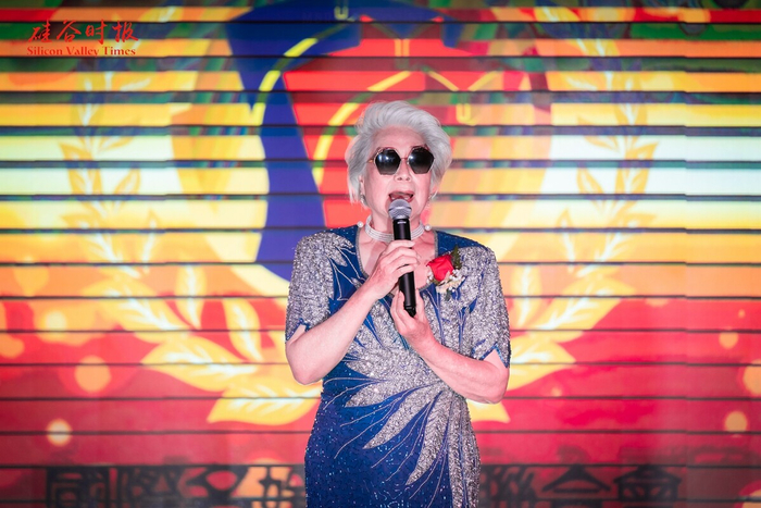 中国侨联委员、美国中华妇女联合会主席何孔华致辞（图/硅谷时报）