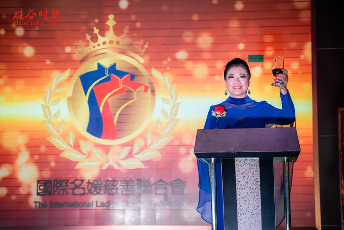 美国国际名媛慈善联盟总会长贾惠君致辞（图/硅谷时报）