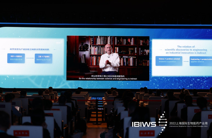 图为2013年诺贝尔生理学或医学奖获得者托马斯·苏德霍视频发言