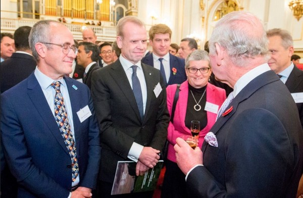 　　积极开展国际合作