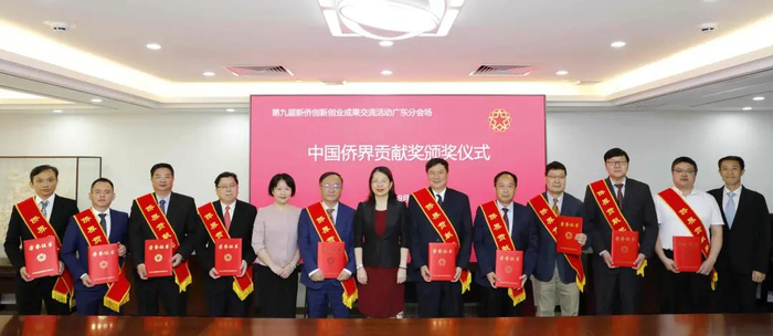 获奖者合影（右3：李阳博士）