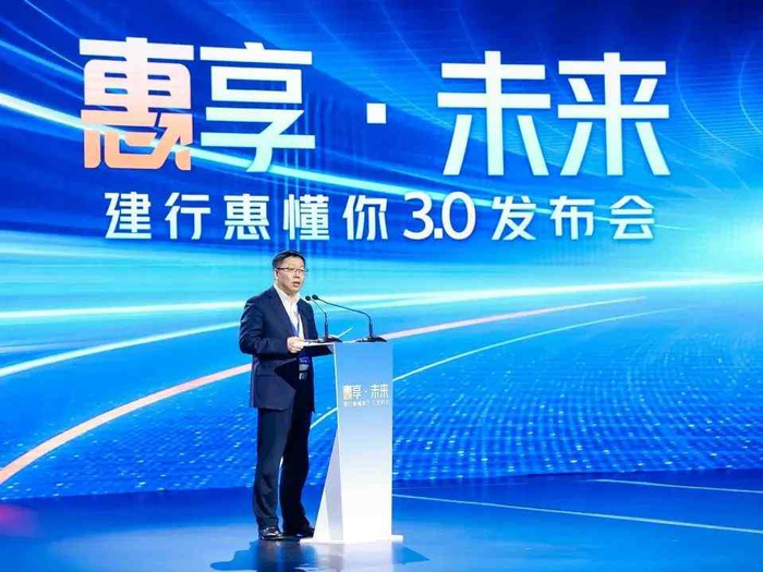 图为建设银行副行长崔勇致辞