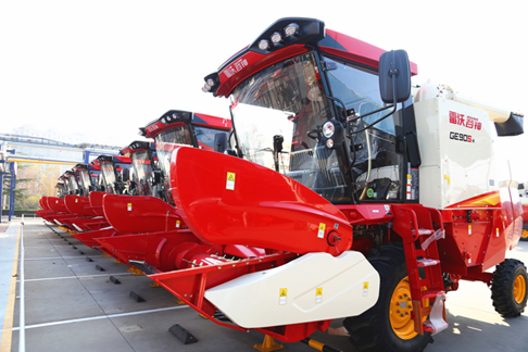 　　雷沃谷神轮式收割机国四新品即将发往全国各地