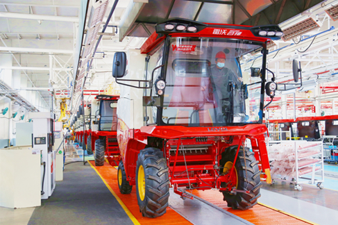 　　雷沃谷神轮式收割机国四新品即将下线