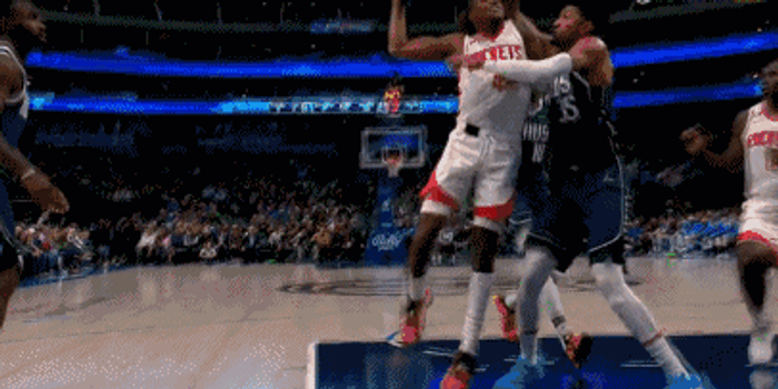 格林防守串联全场点燃主场气氛