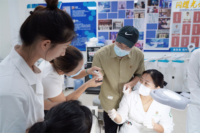 　　*战痘宣颜祛斑祛痘机构美肤培训