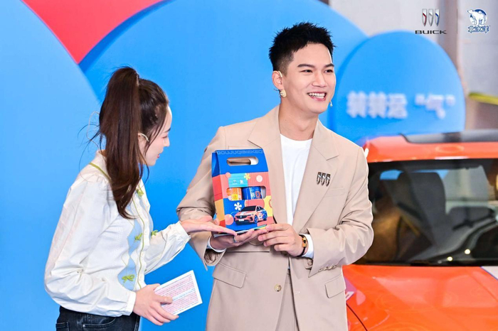 　　参与互动，领取别克X北冰洋联名饮料