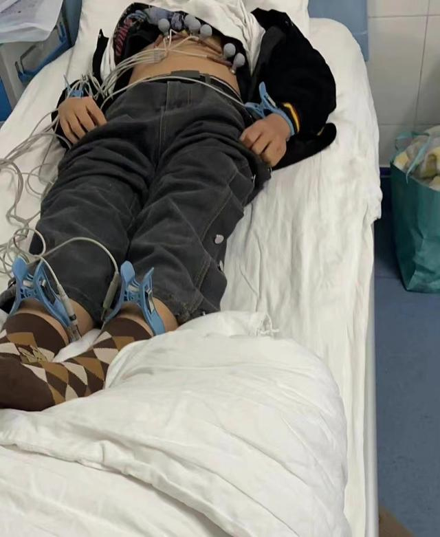 被打学生。图源/网络