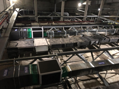 　　吊装除湿机闭环回风结构安装完毕图