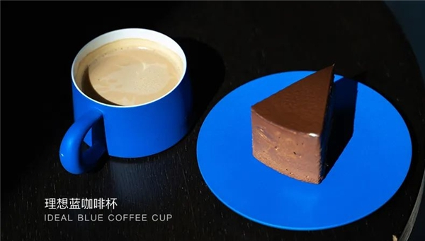 　　瓷泡泡最受欢迎的产品之一，克莱因蓝咖啡杯
