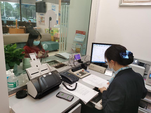 民生银行重庆分行为客户紧急处理进出口业务。