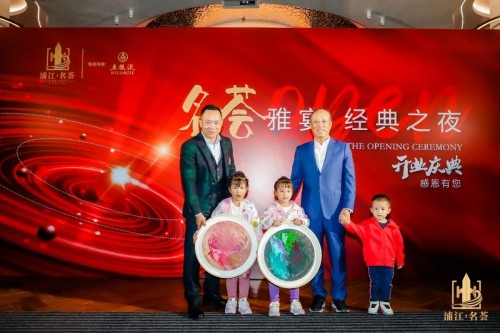 　　图 | 浦江名荟开业庆典的贵宾，陆续到达