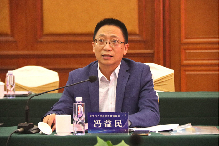 　　无锡市政府教育督导室专职副主任冯益民