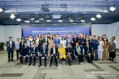 　　张涛先生及参会科学家与诺奖获得者Michael Levitt教授合影