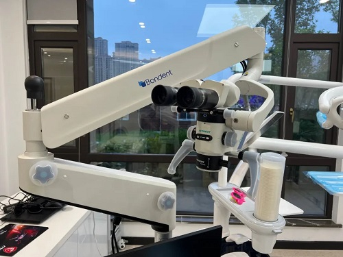 　　西默口腔手术显微镜诊所实拍