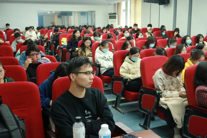 　　交流讲座现场