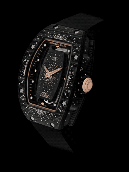 　　四款全新 RM 07-01 Intergalactic 星系腕表RM 独创在 Carbon TPT 碳纤维材质上镶嵌钻石与 5N 红金