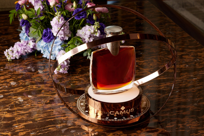 　　【图注：媒体及嘉宾好友现场体验卡慕经典特醇的品鉴之旅】