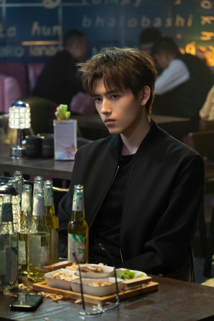 编剧认为陈飞宇符合人物状态。