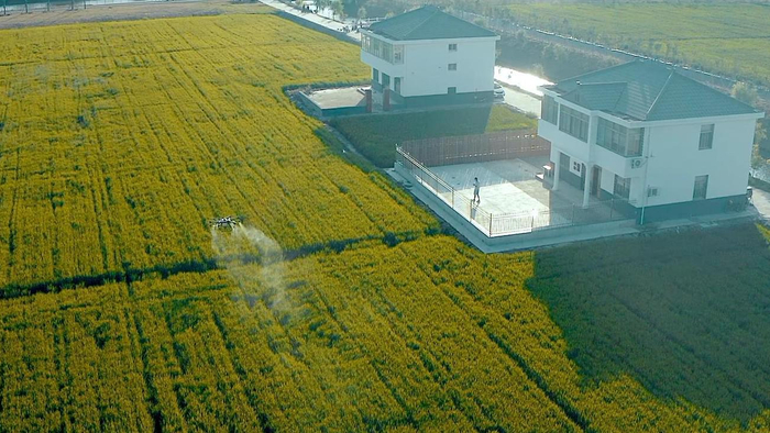 　　图3无人机飞防演示