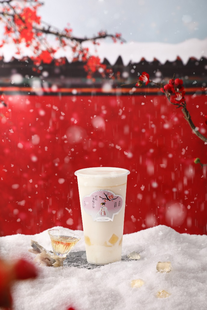 新茶饮品牌联名热播剧推出的产品。