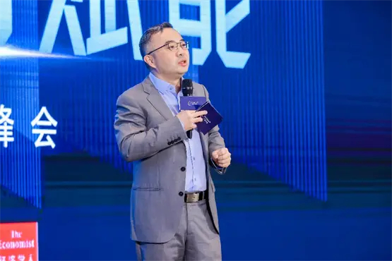 峰会由《经济学人.商论》创始人兼总编辑吴晨主持
