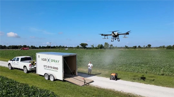 　　大疆农业无人机在美国玉米种植区作业