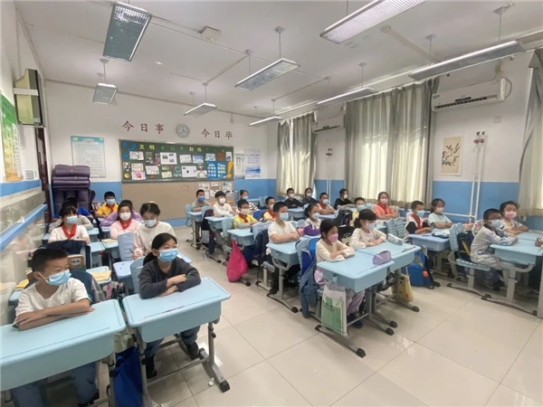 　　<石景山区第二实验学校开展垃圾分类主题系列活动>